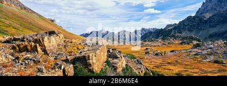 Formazioni rocciose in un canyon, South Fork Cascade Canyon Trail, Grand Teton National Park, Wyoming, USA Foto Stock
