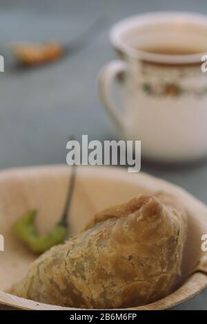 Samosa e te' Foto Stock