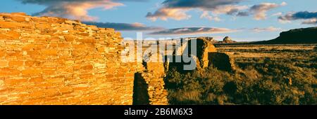 Vista delle rovine di Hungo Pavi, Chaco Culture National Historical Park, New Mexico, USA Foto Stock