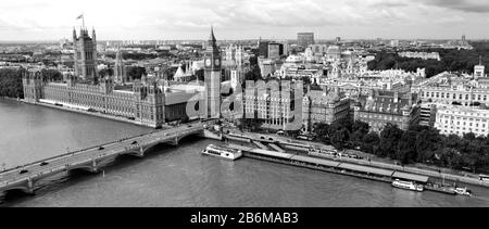 Vista ad alto angolo di un paesaggio urbano, Houses of Parliament, Thames River, City of Westminster, London, England Foto Stock