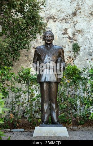 Statua del Principe Rainier III a Place du Palais a Monaco. Foto Stock