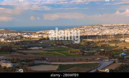 Splendida vista su Mosta e Valletta da Mdina Foto Stock