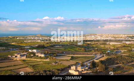 Splendida vista su Mosta e Valletta da Mdina Foto Stock