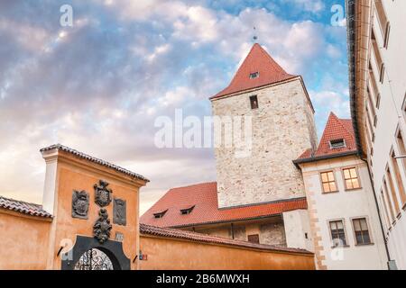 4 DICEMBRE 2017, PRAGA, REPUBBLICA CECA: Vista sulla Torre Daliborka nel castello di Praga Foto Stock