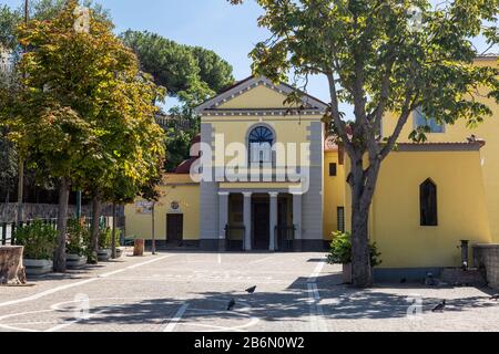 Santuario di San Gennaro alla Solfatara, è uno dei più importanti edifici religiosi della zona Flegrea, Napoli, Italia. Foto Stock