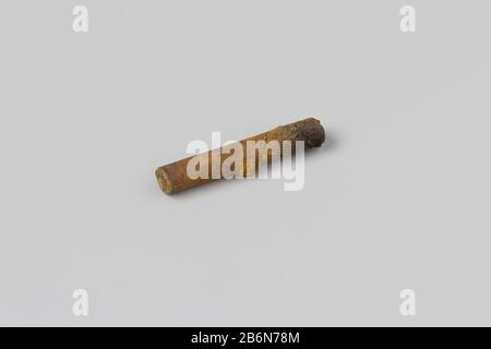 Tubo, stelo; frammento. Produttore : anoniemPlats fabbricante: Nederland datazione: 1700 - in di voor 13-ago-1743 Materiale: Pijpaarde dimensioni: L 3,7 cm. × d 0,6 cm. Date: 1743-08-13 - 1743-08-13 Foto Stock