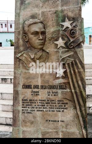 Stele commemorativa al colonnello Angel de la Guardia bello. Las Tunas. Cuba Foto Stock