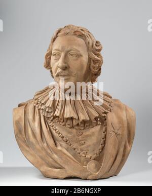 Gaspar de Crayer (1584-1669), schilder Portretbuste van Terracotta, voorstellende Gaspar de Crayer. Hij draagt een medaille met de beeltenis van koning Filips III van Spanje. Produttore : beeldhouwer: Lucas Faydherbe (toegeschreven aan)Plaats manufacturing: Antwerpen Dating: CA. 1640 Materiale: Terracotta Techniek: Boetseren dimensioni: Geheel: H 51 cm. × b 45 cm. × d 28 cm. grondvlak: b 25 cm. × d 22 cm. OnderwerpWie: Gaspar de Cryer Foto Stock