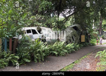 dh Kuranda Village CAIRNS AUSTRALIA Rain foresta aereo relitto Dakota DC-47DL abbandonato aereo relitto Foto Stock