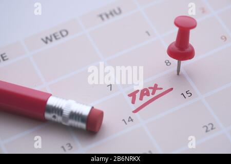 Concetto di giorno fiscale. Data di scadenza imposta USA indicata sul calendario Foto Stock