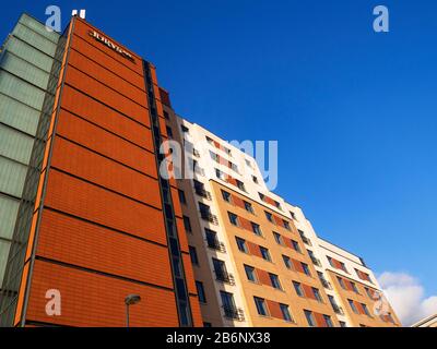 Edificio alberghiero moderno Jurys Inn da Waterloo Street a Leeds West Yorkshire England Foto Stock