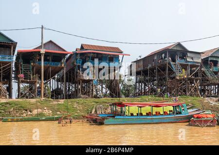 Villaggio Galleggiante Kampong Phluk Su Tonle Sap In Cambogia Foto Stock