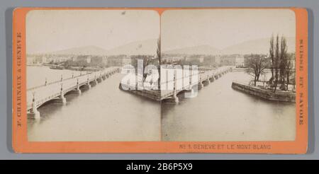 Vista di Ginevra, di fronte al Pont du Mont-Blanc Geneva et le Mont-Blanc (oggetto del titolo) Tipo Di Proprietà: Stereo picture numero articolo: RP-F F07957 Iscrizioni / marchi: Iscrizione, recto, stampato: 'Suisse et Savoie'opschrift, recto, stampato: 'No 1.'annotatie, vero, stampato:' Parigi 1870 1872 Lione Vienne 1873 Philadelphia 1876 Parigi 1878 Parigi 1879 Maison des Trois Rois - F. Charnaux Ginevra. «Immaginate tre uomini in uniforme, con le mani tremanti, e più di dodici locket fabbricante di produzione: Fotografo: F. Charnaux (proprietà elencata) Fabbricazione Del Luogo: Ginevra Data: Dal 1879 o dopo il 1879 - circa 18 Foto Stock