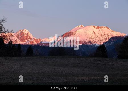 alpi Giulie soleggiate in inverno Foto Stock