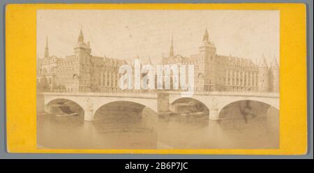 Gezicht op la Conciergerie en de Pont au Change in Parijs View of la Conciergerie and Pont au Change in Paris Tipo Di Proprietà: Immagine stereo numero articolo: RP-F F05417 Iscrizioni / marchi: Iscrizione vero, manoscritto: 'Concierge Pont au Change [...] fabbricazione a partire da: Fotografo : location anonima fabbricazione: Parigi dating: CA. 1860 - ca. 1880 Materiale: Carta fotografica, cartone Tecnica: Albumina pressione dimensioni: Supporto secondario: H 87 mm × W 174 mm Oggetto: Ponte in città attraverso fiume, canale, ecc.. Foto Stock