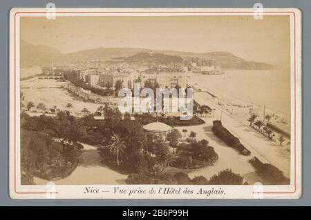 View NiceVue montepremi de l'Hôtel des Anglais (title object) Nice (series title object) Property Type: Photo Cabinet picture numero articolo: RP-F F19861 Produttore : fotografo: Anonimo Place produzione: Nice Data: 1870 - 1900 Materiale : carta fotografica, cartone Tecnica: Albumina pressione dimensioni: Supporto secondario: H 107 mm × L 164 mm Oggetto: Vista della città in generale; "Veduta" Foto Stock