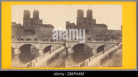 Gezicht op Pont Saint-Michel en de Notre-Dame in Parijs Gezicht op Pont Saint-Michel en de Notre-Dame in Parijs Oggetto tipo : stereofoto Objectnummer: RP-F-F05669 Iscrizioni / Merken: Oppschrift, vero, handgeschreven: ‘Notre Dame’ fabbricante : fotograaf: Anoniemats fabbricazione: Parijs Dating: CA. 1850 - ca. 1880 Materiale: Fotopapier karton Techniek: Albuminedruk dimensioni: Secundaire drager: H 88 mm × b 175 mm Oggetto: Ponte in città attraverso il fiume, canale, etc.church (esterno) Foto Stock