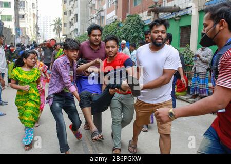 Dhaka, Bangladesh. 11th Mar, 2020. Fino a 2.000 case sono state rasate al suolo, mentre circa 10.000 residenti sono stati colpiti nel fuoco che si è rotto in uno slum nella zona di Ruppagar di Mirpur il Mercoledì mattina. Credito: Suvra Kanti Das/Zuma Wire/Alamy Live News Foto Stock