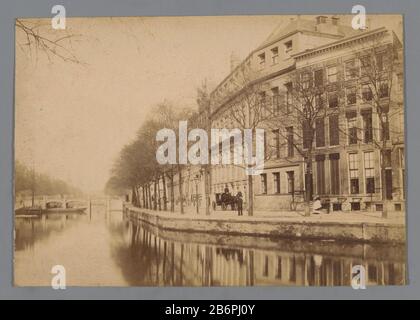 Gezicht op de Keizersgracht in Amsterdam Visualizza il Keizersgracht in Amsterdam Property Type: Photographs Item number: RP-F F19566 Iscrizioni / marchi: Annotation, vero, scritto a mano: 'Keizersgracht before Window House Street / Amsterdam / (No. 177 già a 175 ge [...] e) fabbricazione Creatore: Fotografo: Anonimo luogo fabbricazione: Amsterdam Data: 1850 - 1900 Materiale: Carta Tecnica: Albumen stampa dimensioni: Foto: H 98 mm × W 141 mm Oggetto: Canali, acqua (in città) Dove: Keizersgracht Foto Stock