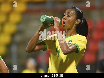 Calais, Francia. 10th Mar, 2020. VALENCIENNES, FRANCIA. Mar 10th: 20200310 Calais, Francia : Bruna Benites brasiliano (4) nella foto durante la partita di calcio femminile tra le squadre nazionali del Brasile e del Canada il terzo e ultimo giorno di incontro del Tournoi de France 2020, un prestigioso torneo di womenshogens amichevole nel Nord della Francia, martedì 10 marzo 2020 a Calais, Francia . Photo SPORTPIX.BE | DIRK VUYLSTEKE Dirk Vuylsteke/SPP-Sportpix Credit: SPP Sport Press Photo. /Alamy Live News Foto Stock