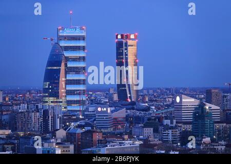 Tre grattacieli a torre generali Torre Hadid, Torre Allianz Isozaki e Torre PWC Libeskind in costruzione a Milano nel quartiere CityLife. Mi Foto Stock