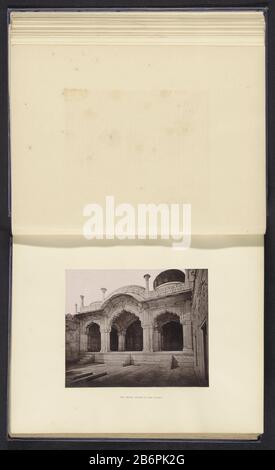 Gezicht op de moti Masjid in vermoedelijk het Rode Fort a Delhi il Motee Musjid nel Palazzo (titel op Object) Vista di moti Masjid nel Forte Rosso presumibilmente a DelhiIl Motee Musjid nel Palazzo (title Object) Tipo Di Proprietà: Fotomeccanica stampa pagina numero articolo: RP-F 2001-7-1124-12 Produttore : Photographer: Bourne & Shepherd print autore: Anonymous place manufacture: Delhi Dating: CA. 1860 - ca. 1877 Materiale: Carta Tecnica: Woodburytypie dimensioni: Stampa: H 141 mm × W 172 mmToelichtingPrent pagina anteriore 40. Oggetto: Tempio, santuario  Islam Mohammad Foto Stock