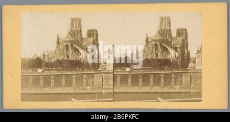 Gezicht op de Notre-Dame in Parijs met steigers Gezicht op de Notre-Dame in Parijs met steigers Oggetto tipo : stereofoto Objectnummer: RP-F-F05662 Produttore : fotograf: AnoniemPlats prodotto: Parijs dating: CA. 1850 - in di voor 1868 Materiale: Fotopapier karton Techniek: Albuminedruk dimensioni: Secundaire drager: H 80 mm × b 174 mm Oggetto: Chiesa (esterno)ponteggio ( attività edili) Foto Stock