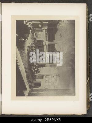 Gezicht op de Senaatskamer van het Capitool van de staat New York te Albany Senate Chamber (titel op Object) Vista della Camera del Senato dello Stato di New York alla Camera del Senato Albanese (oggetto del titolo) tipo Di Proprietà: Stampa fotomeccanica numero articolo: RP-F 2001-7-1129-15 Iscrizioni / marchi: Numero, recto, graffiato '111' Produttore : creatore : Anonymous Place produzione: USA Data: Dal 1879 o dopo il 1882 Materiale: Carta Tecnica: Misure di pressione leggera: Impresso: H 181 mm × W 236 mmToelichtingPrent pagina anteriore 54. Oggetto: Rappresentazione interna  di un buil Foto Stock