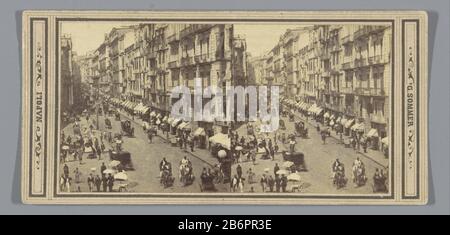 Gezicht op de Via Toledo in Napels Napoli (seriettel op Object) View of Via Toledo Napoli Napoli Napoli (series title Object) Property Type: Stereo picture Item number: RP-F F06715 Iscrizioni / marchi: Iscrizione vero, manoscritto, 'trada di Toledo a Napoli'nummer, vero, manoscritto 'K. 12.' Produttore : fotografo: Giorgio Sommer (indicato sull'oggetto) Luogo di produzione: Naples Dating: CA. 1860 - ca. 1880 Materiale: Carta fotografica, cartone Tecnica: Albumina pressione dimensioni: Supporto secondario: H 83 mm × W 174 mm Oggetto: Negozio, negozio animale da trazione, animale da traino (trasporto ecc.) Foto Stock