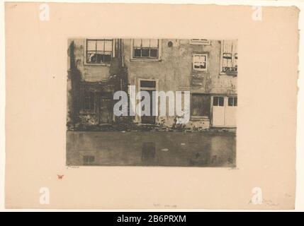 Gezicht op de achterzijde van de Zeedijk ad Amsterdam Vista sul retro delle case sul lungomare, tra lo Spooksteeg E Il Breve Niezel. Visto da Oudezijds Achterburgwal. Produttore : stampatore Willem Witsen (personalmente firmato) Luogo di produzione: Amsterdam Data: Circa 1897 caratteristiche Fisiche: Incisione, tonalità acquatinta e lastra; materiale di prova: Carta Tecnica: Incisione / tonalità acqua / tonalità lastra misure: Bordo lastra: H 248 mm × W 329 mm Oggetto: Canali, acqua (in città) finestra edilizia urbana dove: Amsterdam Foto Stock