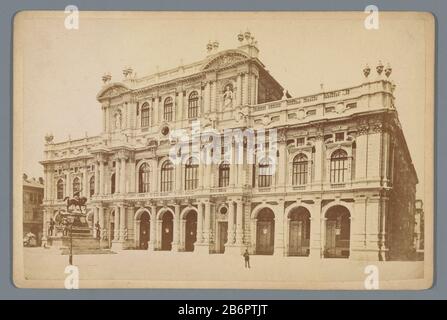 Gezicht op de façade van Palazzo Carignano in Turijn Oggetto tipo : kabinetfoto Objectnummer: RP-F-F20199 Iscrizioni / Merken: Ancatatie, vero, handgeschreven met potlood: ‘Palazzo Carignano Torino voorfaçade’ Produttore : fotograf: AnoniemPlats fabbricante: Palazzo Carignano dating: 1850 - 1900 Materiale: Karton fotopuminapier: techniapier: techniapier: H 109 mm × b 165 mm Oggetto: Palazzo Foto Stock