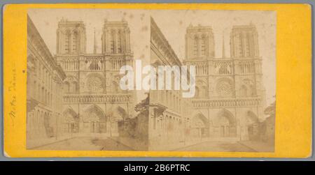 Gezicht op de façade van de Notre-Dame in ParijsNotre Dame (titel op object) Tipo Di Oggetto : stereofoto Objectnummer: RP-F-F05677 Iscrizioni / Merken: Opschrift, vero, handgeschreven: ‘Notre Dame’nummer, vero, handgeschreven: ‘24’ fabbricante : fotograaf: Anoniemats fabbricazione: Parijs. 1850 - ca. 1880 Materiale: Fotopapier karton Techniek: Albuminedruk dimensioni: Secundaire drager: H 87 mm × b 173 mm Oggetto: Parti esterne e annessi della chiesa: façade Foto Stock