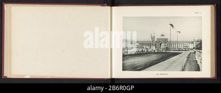 Gezicht op de toegangspoort met zuilengalerij van de World's Columbian Exposition in Chicago nel 1893 il peristilio (titel op Object) Vista dell'ingresso con colonnato dell'esposizione colombiana del mondo a Chicago in 1893The peristilio (title Object) Tipo Di Proprietà: Fotomeccanica stampa numero articolo: RP-F 2001-7-897-12 Iscrizioni / marchi: No. , recto, stampato: 'Plate 12' fabbricante : fotografo: Charles Dudley Arnold fotografo: HD Higinbothamclichémaker: Anonymous produzione luogo: Chicago Data: 1893 Materiale: Carta Tecnica: Misure di pressione leggera: Stampato: H 132 mm × Foto Stock