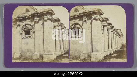 Gezicht op de tombe van Sint-Lucia aan de Chiesa di Santa Lucia al Sepolcro te Syracuse Colonnade de Ste Lucie patronne de Syracuse (titel op Object) Vista della tomba di Santa Lucia alla Chiesa di Santa Lucia al Sepolcro di Siracusa Colonnade la Ste Lucie patronne Syracuse (oggetto del titolo) Tipo di proprietà: Immagine stereo numero articolo: RP-F F06918 Iscrizioni / marchi: Titolo , vero, manoscritto '1361 Colonnata Ste Lucie patronne The Syracuse' Produttore : fotografo: Jean Andrieu (attribuito a) Fabbricazione Luogo: Syracuse Dating 1862 - 1876 Materiale: Carta di cartone Tecnica: Stampa albumen Foto Stock