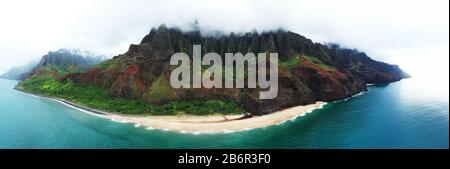 Stati Uniti d'America, Hawaii, Kauai Island, Napali Coast state Park, Pali scogliere sul mare Kalaulau trailStati Uniti d'America, Hawaii, Kauai Foto Stock