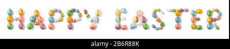 Banner di Pasqua. Le uova colorate multicolore delineano la forma della parola buona Pasqua. Foto Stock