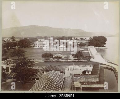 Gezicht op fort Cornwall en Esplanade te Penang Het fort Cornwall en de Esplanade te Penang (titel op Object) Questa foto fa parte di un album. Produttore : fotografo: Anonymous date: 1892 - 1893 Materiale: Carta Tecnica: Albumen formato di stampa: Foto: H 214 mm × W 279 mm Oggetto: Viale della fortezza, viale, passeggiata, spianata dove Sumatra Foto Stock