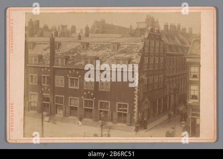 Gezicht op het Oost-Indisch Huis in Amsterdam Visualizza della East India House in Amsterdam Property Type: Photo Cabinet picture numero articolo: RP-F F19459 Iscrizioni / marchi: Annotation, vero, manoscritto: 'Ex East indian house - ricostruito / 1891-'92'winkeliersmerk , vero, timbrato: 'User. Douwes./ WORKSHOP / Grimburgwal 15 / AMSTERDAM.' fabbricante : fotografo: Andreas Theodorus Rooswinkel (indicato sull'oggetto) Fabbricazione Del Luogo: Amsterdam Data: 1868 - 1875 Materiale: Carta di cartone Tecnica: Albumina pressione dimensioni: Supporto secondario: H 108 mm × W 167 mm Oggetto: Architettura Civica Foto Stock