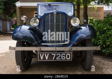 Bellissimo esempio di un classico ben conservato blu britannico & Auto nera 1938 Morris 8 Serie 2 berlina 4 porte Presentato al rally auto in Oxfordshire Foto Stock