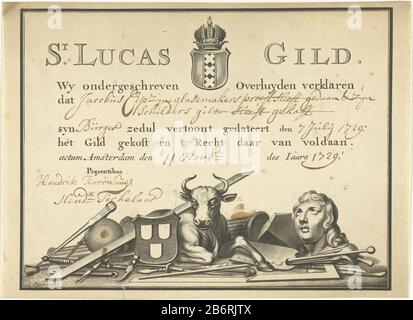 Gildebrief van het St Lucasgilde Amsterdam Guild lettera della St. Lucas Guild di Amsterdam a Jacobus Cip, glazier. Tra gli attributi del dipinto: un sistema operativo reclinabile con pistola da pittura, e una tavolozza con pennelli. Un busto di un giovane con lunghi capelli ricci, una colonna, bussola e graveerijzer. Inoltre, gli utensili dei produttori di vetro, come un'asta, un coltello senza piombo e un taglierino. Sopra le braccia di Amsterdam. Produttore : printmaker, John Broen (i) (edificio elencato), Designed by Joannes Lutma (i) (possible) Luogo di produzione: Amsterdam Data: CA. 1700 - ca. 1729 caratteristiche Fisiche: Foto Stock