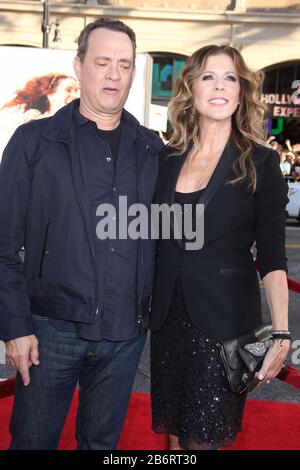 FOTO ***FOTO*** Tom Hanks e Rita Wilson Test Positivo Per Coronavirus*** Tom Hanks e Rita Wilson alla prima delle Universal Pictures 'Larry Crowne' al Grauman's Chinese Theatre il 27 giugno 2011 a Hollywood, California. Credito: Dennis Van Tine/Mediapunch Foto Stock