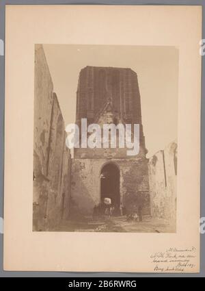 Groepsportret van een onbekend gezelschap in de Grote of st Laurentiuskerk te Bergambacht na de brand van 1891 ritratto di gruppo di una società sconosciuta nella Grande o st. Laurentius Chiesa Bergambacht dopo il fuoco 1891 Oggetto tipo : immagine numero articolo: RP-F 00-2278 Iscrizioni / marchi: Annotazione, recto manoscritto '(St. Lawrence) / N. H. Chiesa dopo il fuoco. Interno / Luglio 1891 / Berg. Ambacht'annotatie, vero, manoscritto: 'Montagna-artigianato / N.H. chiesa all'interno (dopo il fuoco) / luglio 1891' Produttore : fotografo: Anonimo (Patrimonio) (attribuito a) fotografo: A.J.M. Mulder (poss Foto Stock
