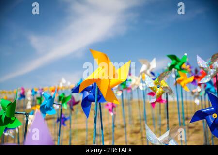 Primo piano immagine di mulini a vento colorati carta a Paju, DMZ Imjingak, Corea del Sud Foto Stock