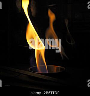 Questa serie di movimenti e forme di fuoco e fiamme è un set di arte pura per essere stampato su carta metallizzata fine o su composito di alluminio, per la tua parete. Foto Stock