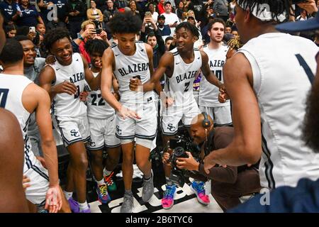 Sierra Canyon Trailblazers guardia Zaire Wade (2) celebra con la sua squadra dopo aver vinto un CIF state Open Division Southern Regional finale High School gioco di pallacanestro contro Etiwanda, martedì 10 marzo 2020, a Northridge, California, USA. (Foto di IOS/Espa-Images) Foto Stock