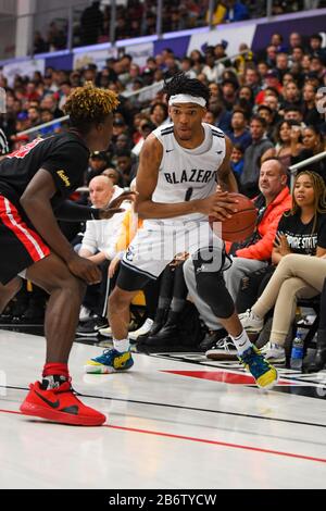 Sierra Canyon Trailblazers avanti Ziaire Williams (1) durante un CIF state Open Division Southern Regional finale partita di basket liceo contro Etiwanda, martedì 10 marzo 2020, a Northridge, California, USA. (Foto di IOS/Espa-Images) Foto Stock