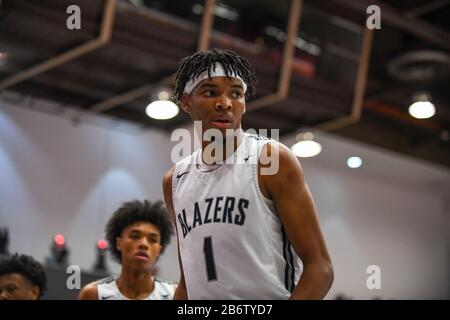 Sierra Canyon Trailblazers avanti Ziaire Williams (1) durante un CIF state Open Division Southern Regional finale partita di basket liceo contro Etiwanda, martedì 10 marzo 2020, a Northridge, California, USA. (Foto di IOS/Espa-Images) Foto Stock