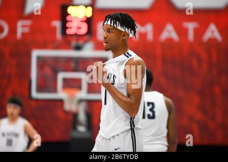 Sierra Canyon Trailblazers avanti Ziaire Williams (1) durante un CIF state Open Division Southern Regional finale partita di basket liceo contro Etiwanda, martedì 10 marzo 2020, a Northridge, California, USA. (Foto di IOS/Espa-Images) Foto Stock