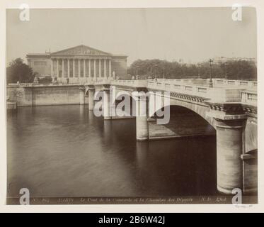 Parte di album di viaggio con foto di visto che: Condizioni in Belgio e Frankrijk. Produttore : fotografo: Etienne NeurdeinPlats fabbricante: Paris Data: CA. 1880 - ca. 1900 caratteristiche Fisiche: Albume materiale di stampa: Carta carta cartone Tecnica: Albume dimensioni di stampa: Foto: H 207 mm × W 267 mm Oggetto: Ponte in città attraverso il fiume, canale, ecc. façade (o casa o edificio) dove Pont de la Concorde Foto Stock