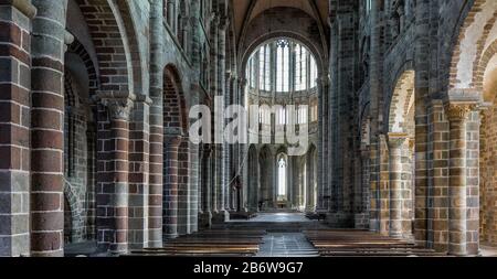 Mont-Saint-Michel, Klosterberg, Abteikirche, Innenraum Nach Osten, Querhaus Frühromanisch 11. Jahrhundert, Chor spätgotisch 1446-1521 Foto Stock